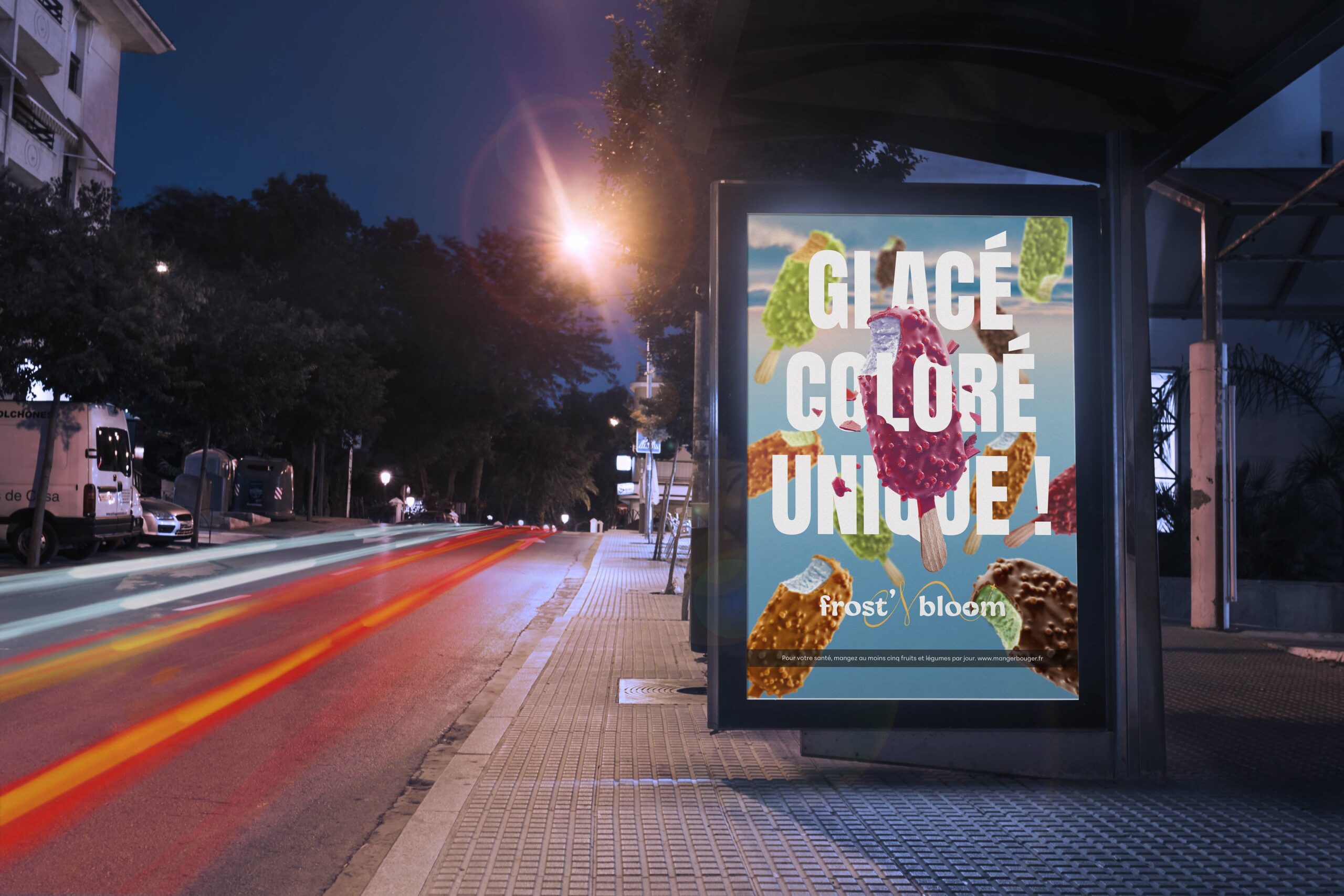 Abri bus avec une affiche Frost'N Bloom